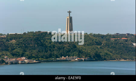 Statue von Christus, Cristo Rei, Baujahr 1959, 113m hohen, Altstadt, Lissabon, Distrikt Lissabon, Portugal Stockfoto