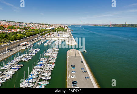 Blick vom Monumento ein Los Descubrimientos, Denkmal der Entdeckungen in den Segeln Hafen von Lissabon, Belém, Lissabon Stockfoto