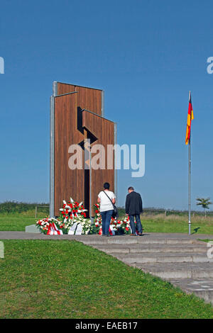 Zeigen Sie Alpha-Denkmal, Anzahl der Besucher am Tag der deutschen Einheit auf 03.10.2014. Point Alpha ist eine Erinnerung, Gedenk- und treffen zeigen, etwas außerhalb von Geisa der ehemaligen deutschen inländischen Grenze, Geisa, Bezirk von Wartburg, Thüringen, Deutschland Stockfoto