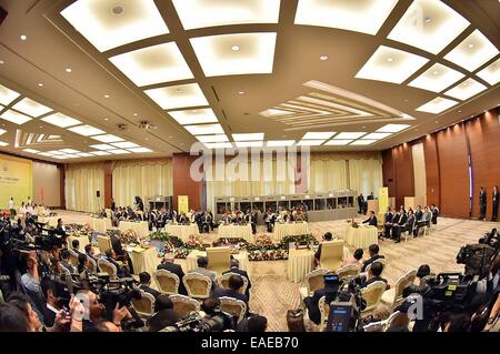 Nay Pyi Taw, Myanmar. 13. November 2014. Der chinesische Ministerpräsident Li Keqiang besucht die 17. China-ASEAN-Gipfel in Nay Pyi Taw, Myanmar, 13. November 2014. Bildnachweis: Li Tao/Xinhua/Alamy Live-Nachrichten Stockfoto