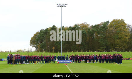 Burton-nach-Trent, Großbritannien. 11. November 2014. England-Training & Pressekonferenz - UEFA Euro 2016 qualifizieren - St.-Georgs Park - Burton-nach-Trent - 11.11.2014. Bildnachweis: Cal Sport Media/Alamy Live-Nachrichten Stockfoto