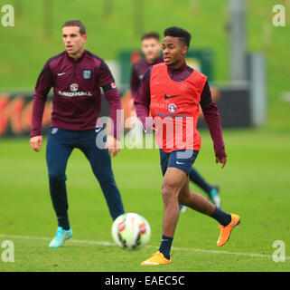 Burton-nach-Trent, Großbritannien. 11. November 2014. Raheem Sterling von England - England Training & Pressekonferenz - UEFA Euro 2016 qualifizieren - St.-Georgs Park - Burton-nach-Trent - 11.11.2014. Bildnachweis: Cal Sport Media/Alamy Live-Nachrichten Stockfoto