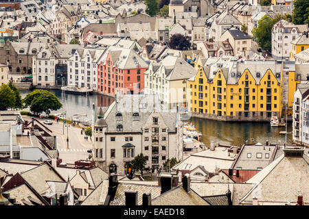 Die Stadt Alesund Norwegen Stockfoto