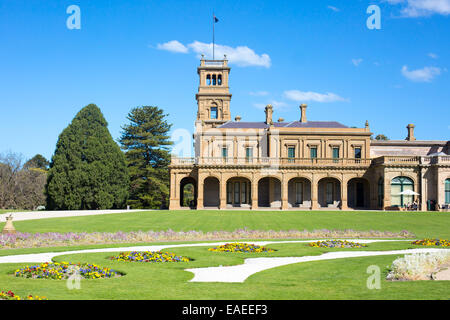 Das Gelände des Werribee Mansion an einem klaren Frühlingstag in Werribee, Victoria, Australien Stockfoto