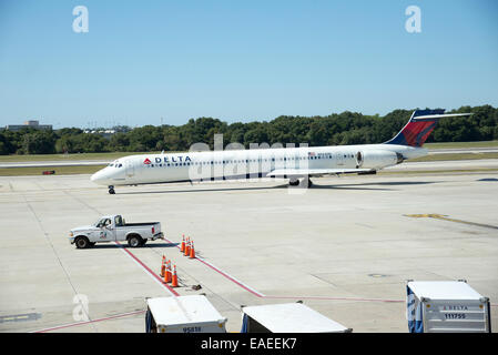 MD-90 eine Delta Airways Passagierjet am internationalen Flughafen Tampa Florida USA Stockfoto