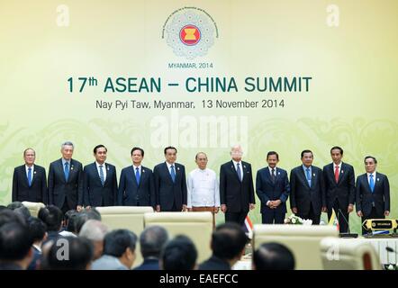 Nay Pyi Taw, Myanmar. 13. November 2014. Der chinesische Ministerpräsident Li Keqiang besucht die 17. China-ASEAN-Gipfel in Nay Pyi Taw, Myanmar, 13. November 2014. © Wang Ye/Xinhua/Alamy Live-Nachrichten Stockfoto