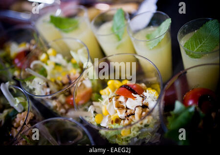 Gemüse-Salat und Zitrone Fruchtsorbet Stockfoto