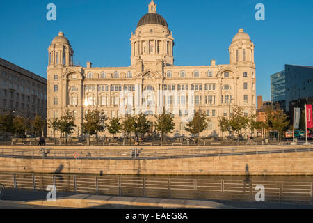 Port of Liverpool building bei Sonnenuntergang, Pier Head, Liverpool, Merseyside, England UK Stockfoto