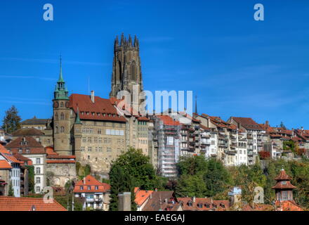 Blick auf den Dom des Heiligen Nikolaus in Fribourg, Schweiz Stockfoto