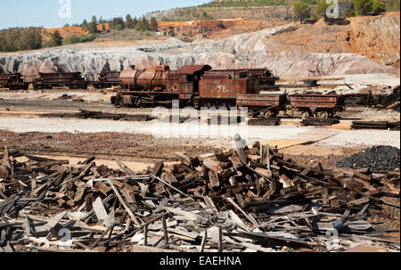 Alte rostige aufgegeben Dampfzug in die Rio Tinto Bergbau Bereich, Minas de Riotinto, Provinz Huelva, Spanien Stockfoto