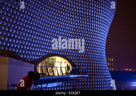 Das Selfirdges-Kaufhaus an der Bullring Shopping Centre Birmingham England in der Nacht Stockfoto