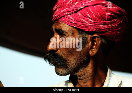 jährlichen, Asien, Camel fair, Kamel Händler, Dämmerung, Ohrringe, fair, Indien, Männlich, Mann, Morgen, Schnurrbart, Porträt, Pushkar, Rajasthan Stockfoto