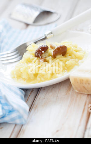 Risotto mit Pilzen und Käse Stockfoto