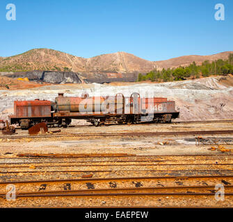 Alte rostige aufgegeben Dampfzug in die Rio Tinto Bergbau Bereich, Minas de Riotinto, Provinz Huelva, Spanien Stockfoto