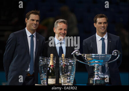 Präsentation, die Bryan Brothers zwei Auszeichnungen, die 2014 ATP World Tour Awards präsentiert von Moet und Chandon und das 2014 ATP World Tour Nr. 1 Doppel-Team präsentiert von Emirates. Bildnachweis: Malcolm Park Leitartikel/Alamy Live-Nachrichten Stockfoto