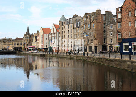 Am Ufer entlang des Hafen von Leith-Flusses in Edinburgh, Scotland, UK Stockfoto