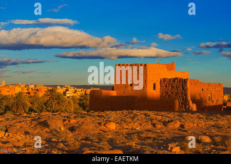 Tineghir, Tingħi, Tinghir, Sonnenuntergang, Todra-Tal, Todra Schlucht, alte Kasbah, Marokko, Nordafrika Stockfoto