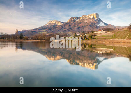 Lac de Saint-André und Mont Granier, Les Marches. Savoie, Frankreich Stockfoto