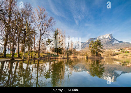 Lac de Saint-André und Mont Granier, Les Marches. Savoie, Frankreich Stockfoto