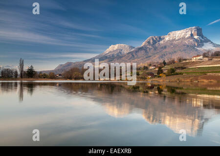 Lac de Saint-André und Mont Granier, Les Marches. Savoie, Frankreich Stockfoto