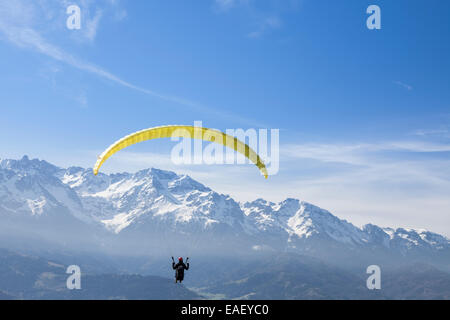 Paragliding in Saint Hilaire du Touvet, Naturpark Le Chartreuse, Isère, Rhône-Alpes, Frankreich Stockfoto