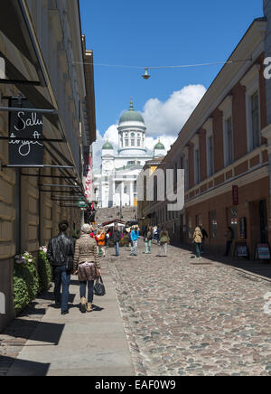 Blick auf die Straße in Richtung Dom von Helsinki vom Südhafen in Helsinki, Finnland Stockfoto