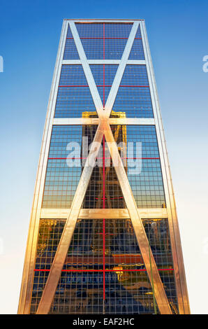 Das Tor Europas Türmen, auch bekannt als KIO Towers, Twin Bürogebäude in Madrid, Spanien. Stockfoto