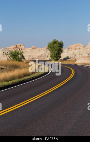 Straße in Badlands Nationalpark, SD, USA Stockfoto