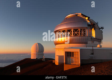 Gemini-Observatorium und das Canada-France-Hawaii Telescope bei Sonnenuntergang am Mauna Kea Hawaii USA Stockfoto