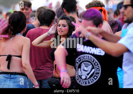 BENICASIM, Spanien - Juli 21: Menschen bei der Pringles Holi Farben Party im FIB (Festival Internacional de Benicassim) Festival. Stockfoto