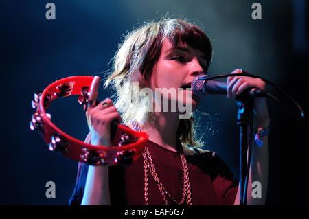 BENICASIM, Spanien - Juli 21: Chvrches Band konzertante Aufführung beim FIB (Festival Internacional de Benicassim) 2013 Festival. Stockfoto