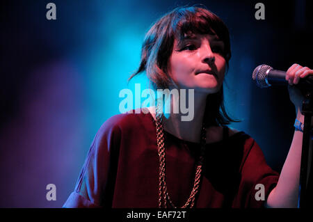 BENICASIM, Spanien - Juli 21: Lauren Mayberry, Gesang ein Synthesizer Chvrches Band, führt bei FIB. Stockfoto