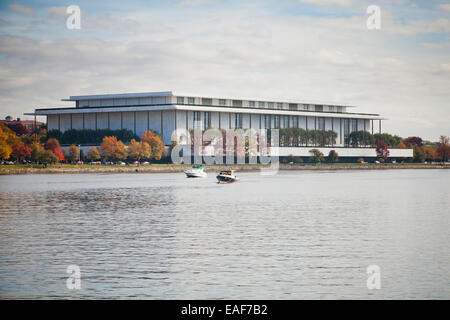 John F Kennedy Center vom Potomac River - Washington, DC USA Stockfoto