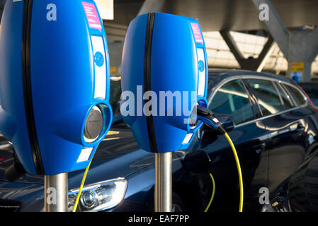 Parkplatz für Elektro-Autos nur bei Schiphol Flughafen Amsterdam holland Stockfoto