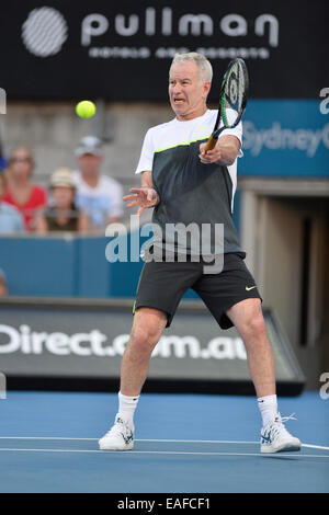 Sydney, Australien. 17. Januar 2015. John McEnroe (USA) in Aktion gegen Patrick Rafter (AUS) während der FAST4 Tennis match bei der Qantas Credit Union Arena. Bildnachweis: Aktion Plus Sport/Alamy Live-Nachrichten Stockfoto