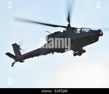 AH-64E, Apache Guardian, 30. Oktober 2014, Hokkaido, Japan: US Army AH-64E Apache Guardian nehmen Teil in die gemeinsame Militärübung "Orient Shield 2014" mit japanischen Ground Self Defense Force bei Hokkaido große Training Bereich am 30. Oktober 2014. © AFLO/Alamy Live-Nachrichten Stockfoto