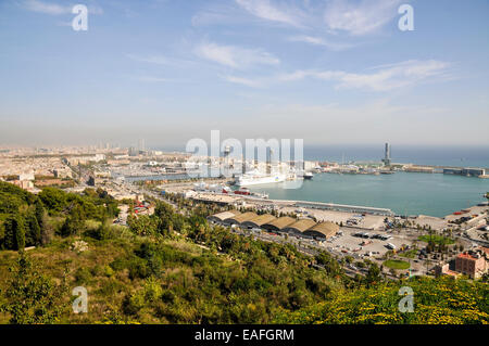 Blick über den Hafen von Barcelona aus dem Castell de Montjuic, Barcelona, Katalonien, Spanien Stockfoto