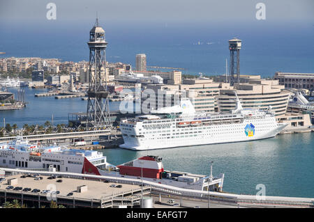 Blick über den Hafen von Barcelona aus dem Castell de Montjuic, Barcelona, Katalonien, Spanien Stockfoto