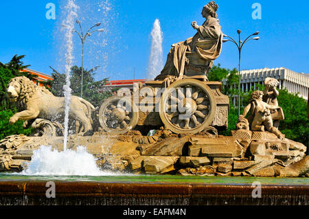 Blick auf die beliebte Cibeles-Brunnen in Madrid, Spanien Stockfoto