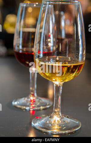 Brille von Ruby Portwein Stockfoto