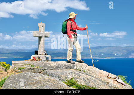 Spanien, Jakobsweg: St. James Pilger Blick auf den Ozean bei Kap Finisterra Stockfoto