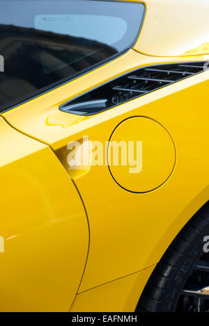 LIVERPOOL, UK - 8. Juni 2014: Detail auf einem gelben Chevrolet Corvette C7 Stingray Sportwagen Stockfoto