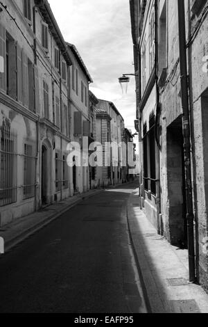 Straße in der Altstadt von Avignon, Vaucluse, Provence-Alpes-Côte d'Azur, Frankreich Stockfoto