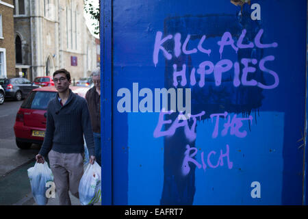 Alle Hippies Essen reichen Graffiti in Shoreditch zu töten. Parolen der sozialen Kommentar. Stockfoto