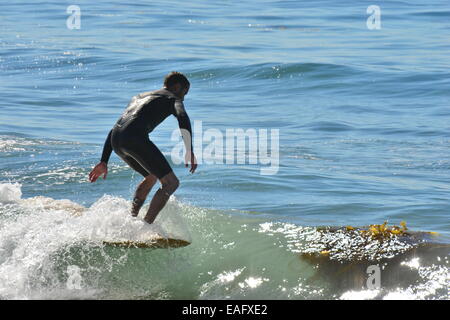 Surfen am Zuma Beach Kalifornien Stockfoto