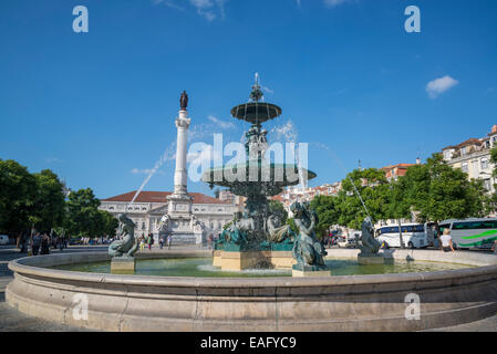 Rossio-Platz mit Brunnen und Spalte von Pedro IV, Lissabon, Portugal Stockfoto