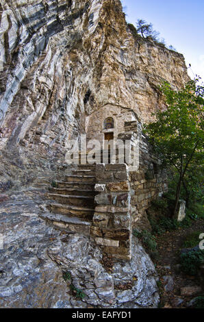 Detail von Saint Sava Einsiedelei hoch oben auf einem Berg in der Nähe von Kloster Studenica Stockfoto