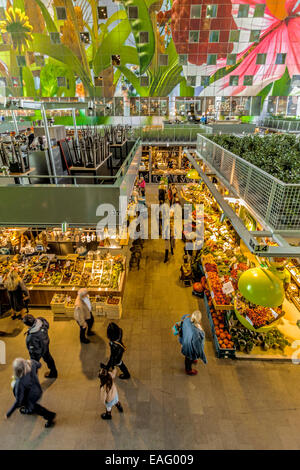 Innen- und detaillierten Blick auf die neue Markthalle oder im niederländischen Markthal Rotterdam in Rotterdam, Zuid-Holland, Niederlande. Stockfoto