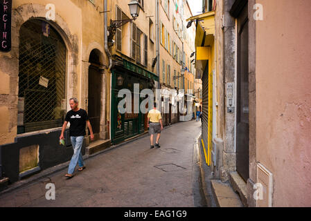 Straßenszene in schönen Altstädte, Vieille Ville, Frankreich. Stockfoto