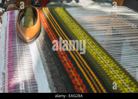 Vintage Webstuhl und Garn. Stricken Teppich Stockfoto